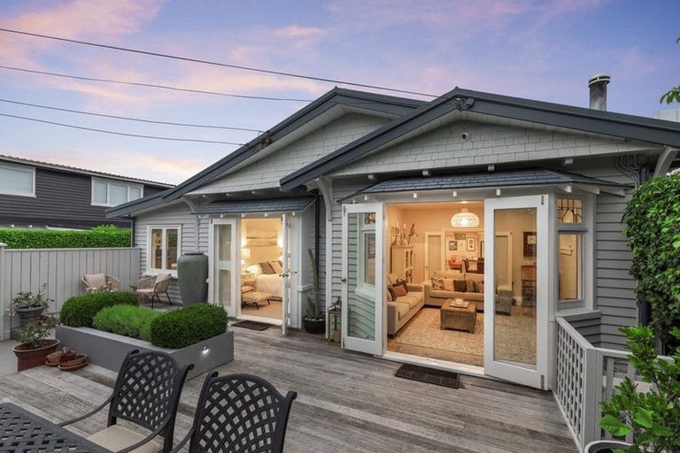 Photo of property in 16 Brenchley Avenue, Strowan, Christchurch, 8052