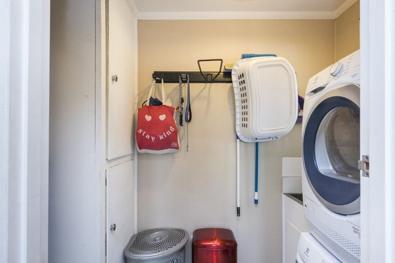 Photo of property in 33 Benmore Avenue, Cloverlea, Palmerston North, 4412