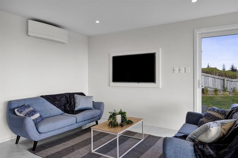 Photo of property in 4 Vardon Way, Waiwhakaiho, New Plymouth, 4312