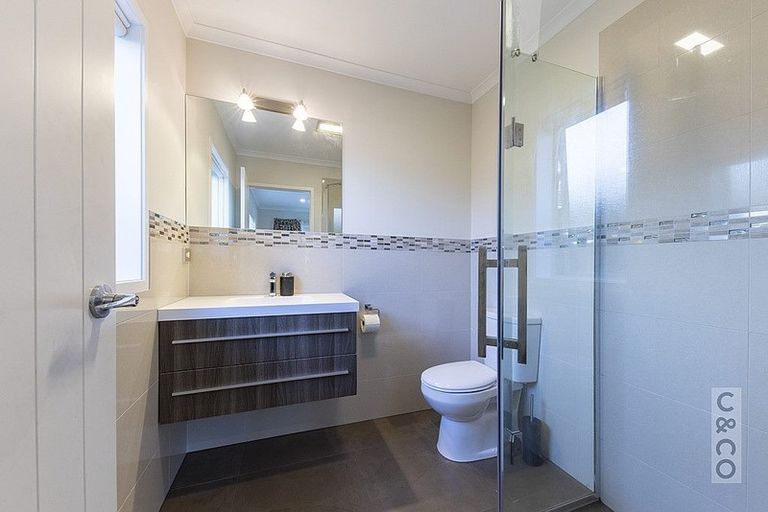 Photo of property in 8 Larmer Drive, Kumeu, 0810