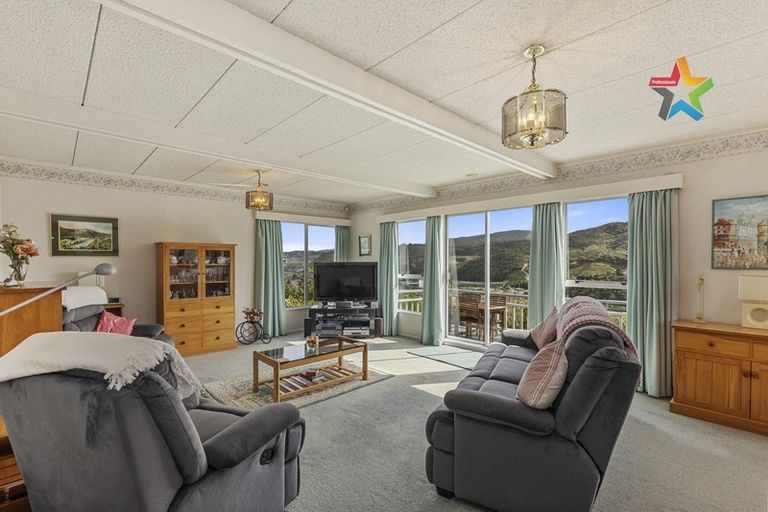 Photo of property in 33 Kingsley Street, Stokes Valley, Lower Hutt, 5019