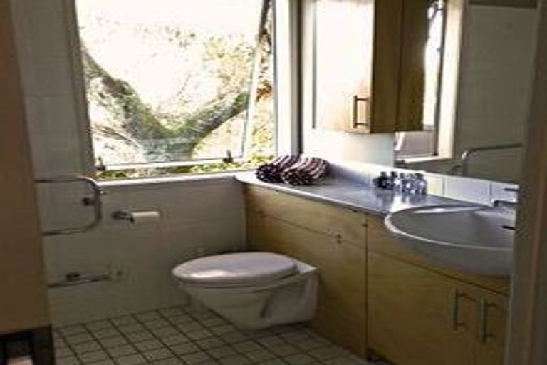 Photo of property in 6 Glentui Grove, Khandallah, Wellington, 6035