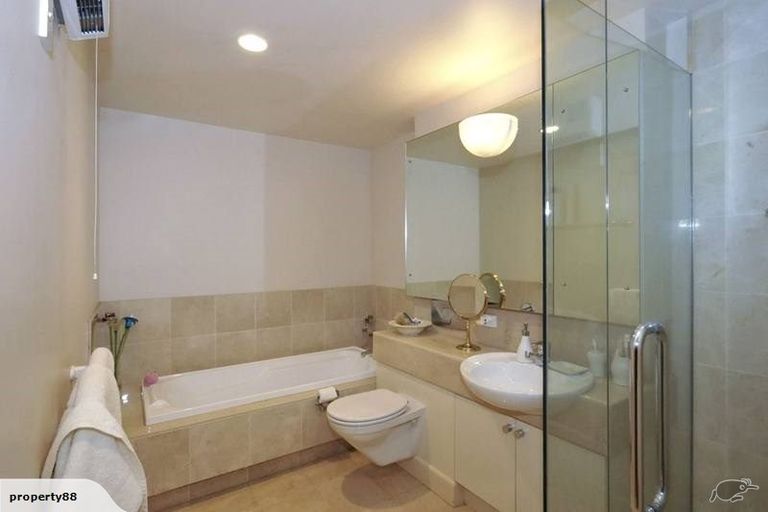 Photo of property in 9/310 Oriental Parade, Oriental Bay, Wellington, 6011