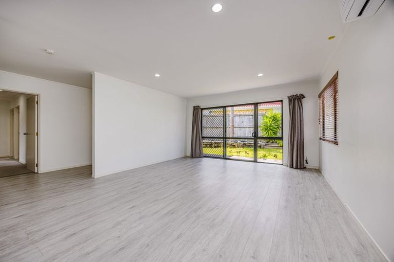 Photo of property in 48 Stellamaris Way, Northpark, Auckland, 2013