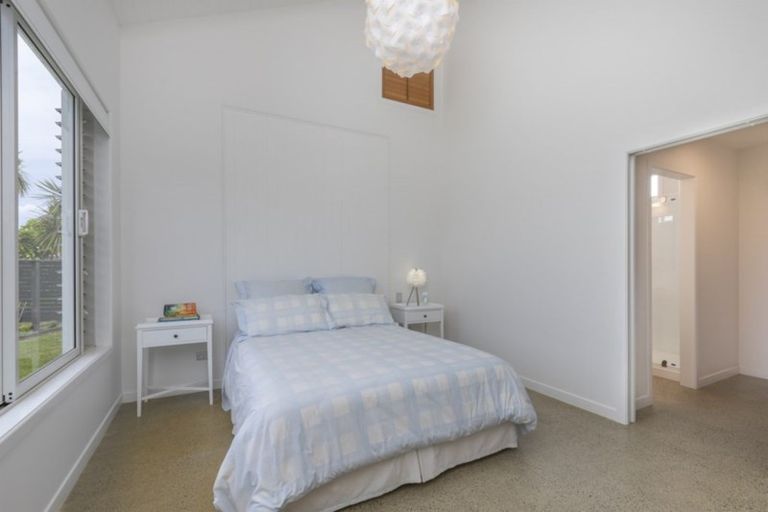 Photo of property in 31 Tohora Crescent, Omaha, 0986