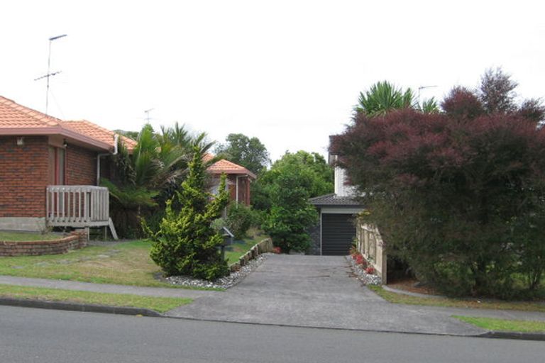Photo of property in 1/62 Marina View Drive, West Harbour, Auckland, 0618