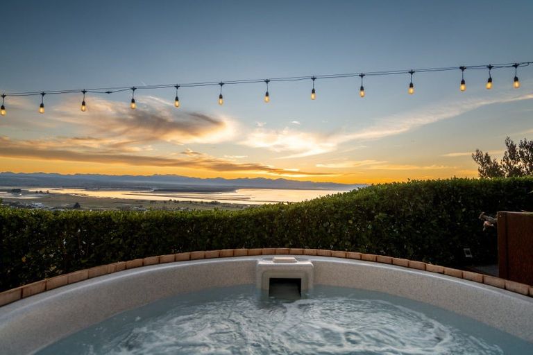 Photo of property in 3 Zeehaen Place, Britannia Heights, Nelson, 7010