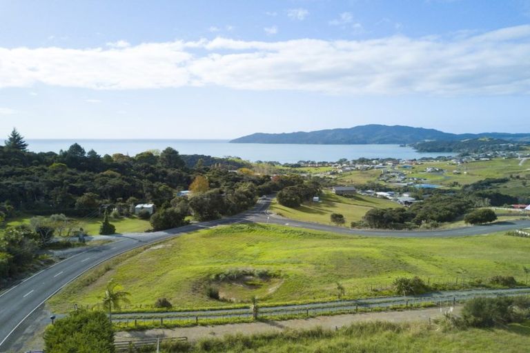 Photo of property in 2 Pekama Drive, Cable Bay, 0420