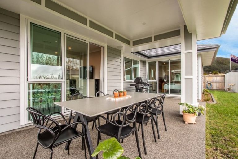 Photo of property in 37 Waipunahau Road, Waikanae, 5036