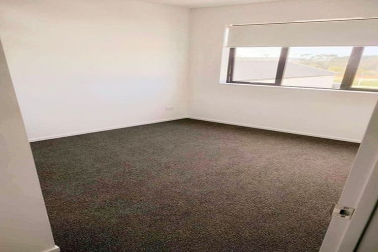 Photo of property in 14 Papai Lane, Massey, Auckland, 0614