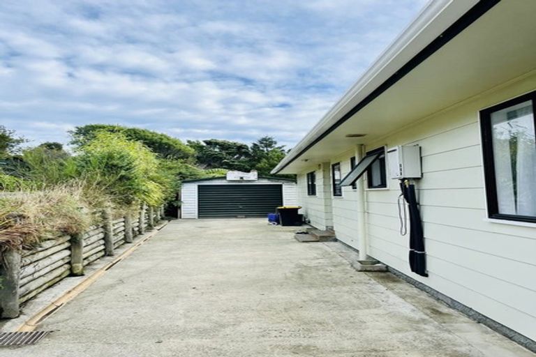 Photo of property in 6 Ruth Grove, Karori, Wellington, 6012
