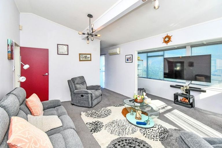 Photo of property in 43 Burundi Avenue, Clendon Park, Auckland, 2103