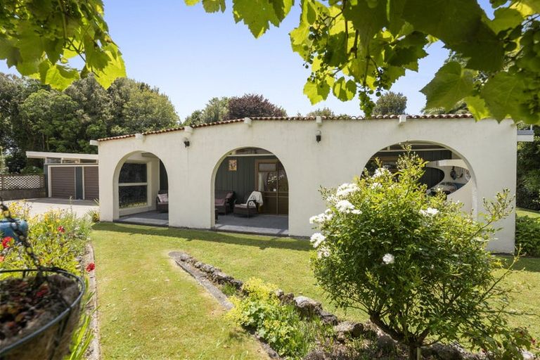 Photo of property in 12 Totara Terrace, Inglewood, 4330