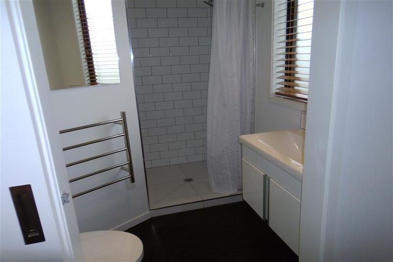 Photo of property in 9a-e Moulton Street, Moturoa, New Plymouth, 4310