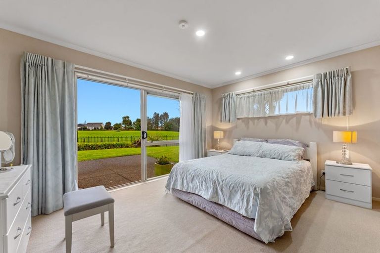 Photo of property in 2 Piriti Drive, Te Atatu Peninsula, Auckland, 0610