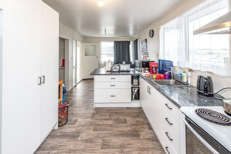 Photo of property in 27 Cross Street, Castlecliff, Whanganui, 4501