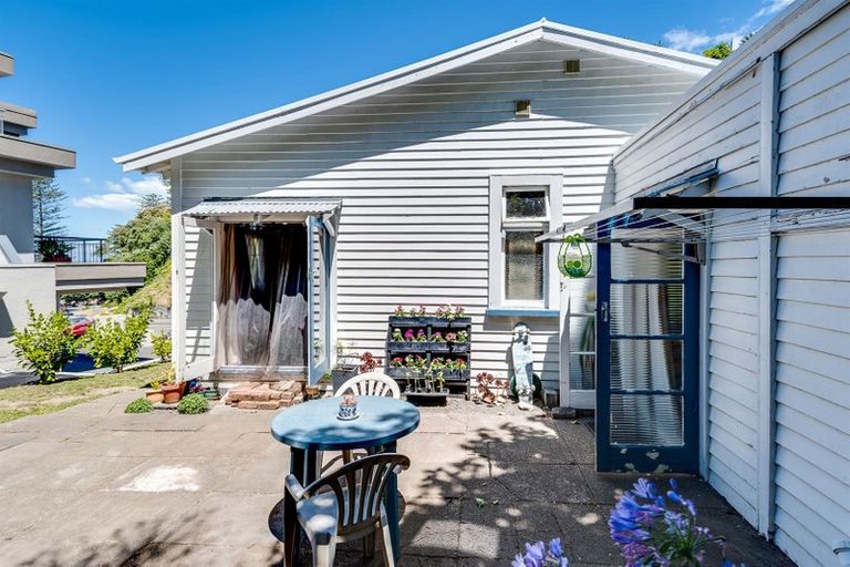 Photo of property in 46 Coote Road, Bluff Hill, Napier, 4110