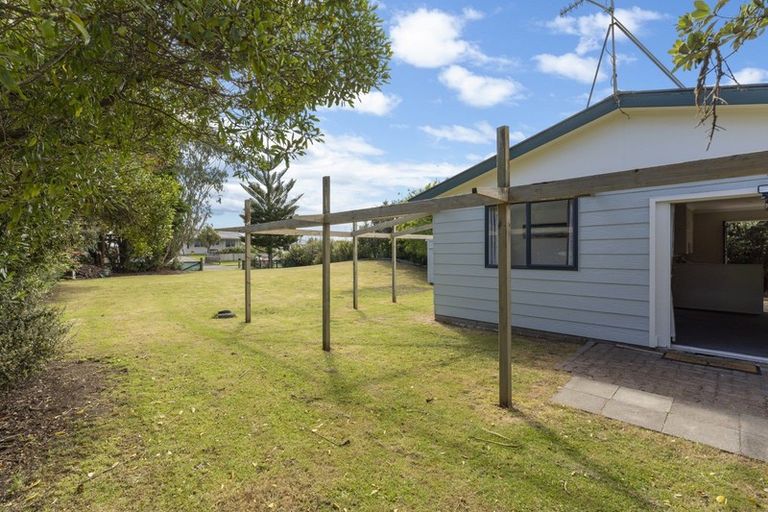 Photo of property in 8 Sand Dune Grove, Waikawa Beach, Manakau, 5573