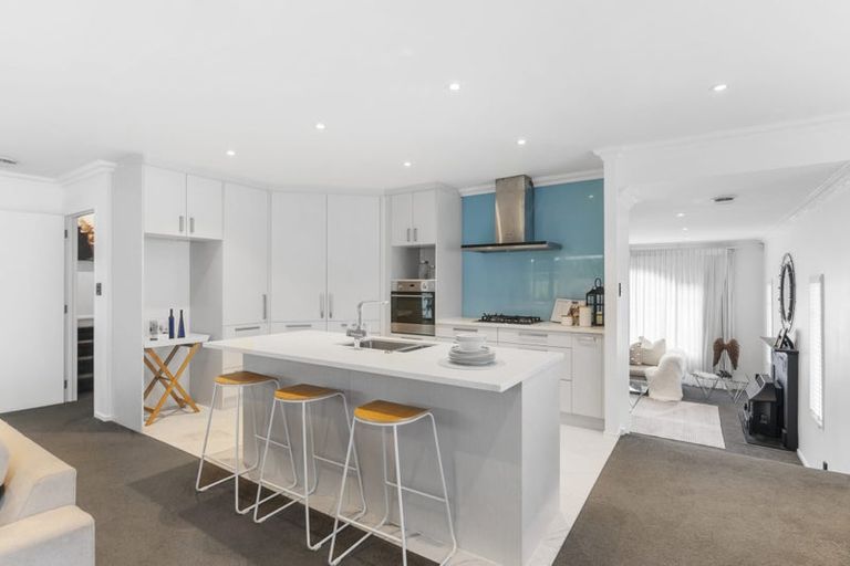 Photo of property in 30 Mandeville Place, Unsworth Heights, Auckland, 0632