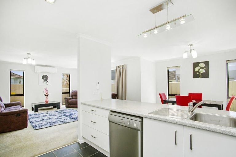 Photo of property in 3a Savage Crescent, Upper Hutt Central, Upper Hutt, 5018