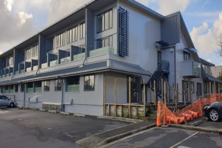 Photo of property in 8a/30 Westward Ho, Glen Eden, Auckland, 0602