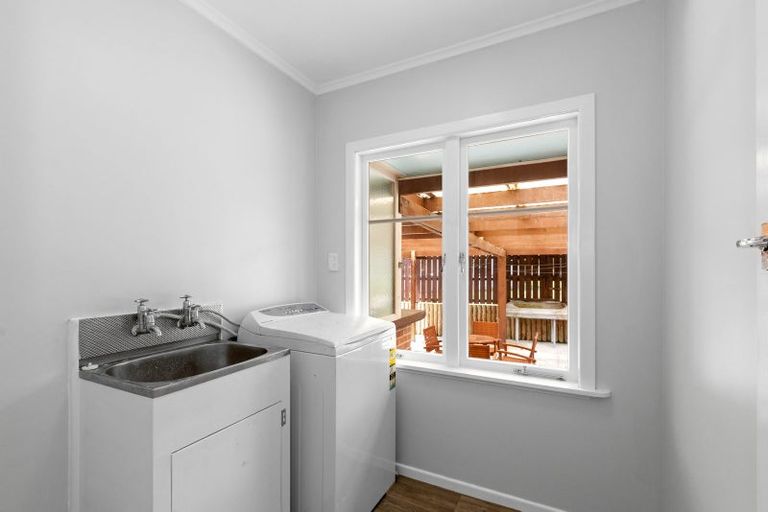 Photo of property in 38 Kohekohe Street, New Lynn, Auckland, 0600