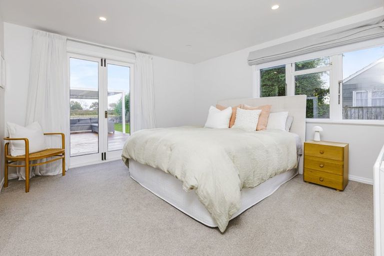 Photo of property in 12 Village Way, Ardmore, Papakura, 2582