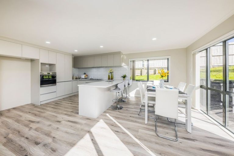 Photo of property in 21 Parkhaven Drive, Rosehill, Papakura, 2113