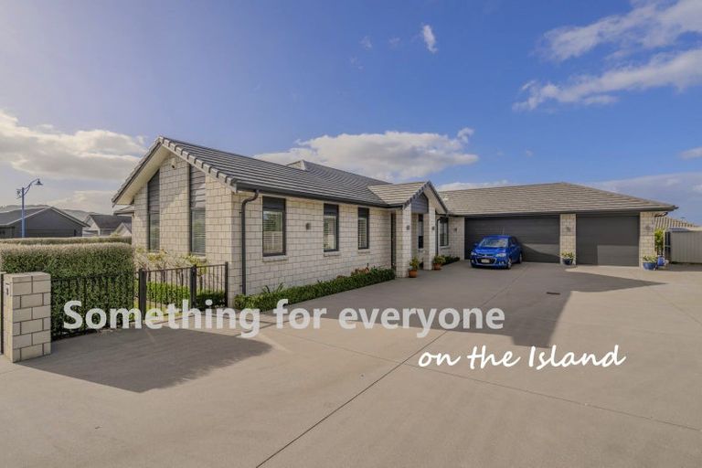 Photo of property in 3 Roseberry Place, Whitianga, 3510