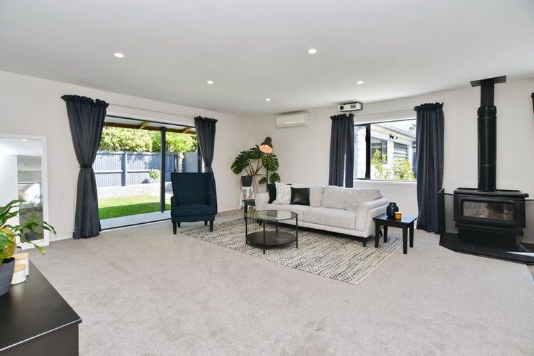 Photo of property in 5 Hegan Place, Rangiora, 7400