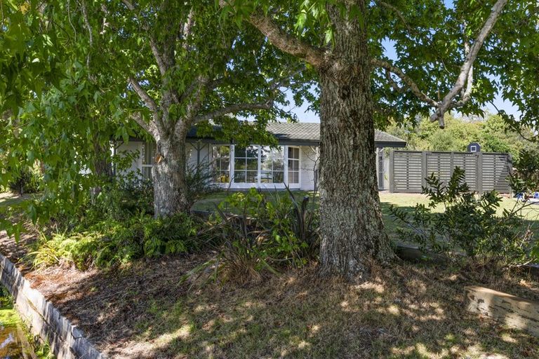 Photo of property in 20 Willow Avenue, Hannahs Bay, Rotorua, 3010
