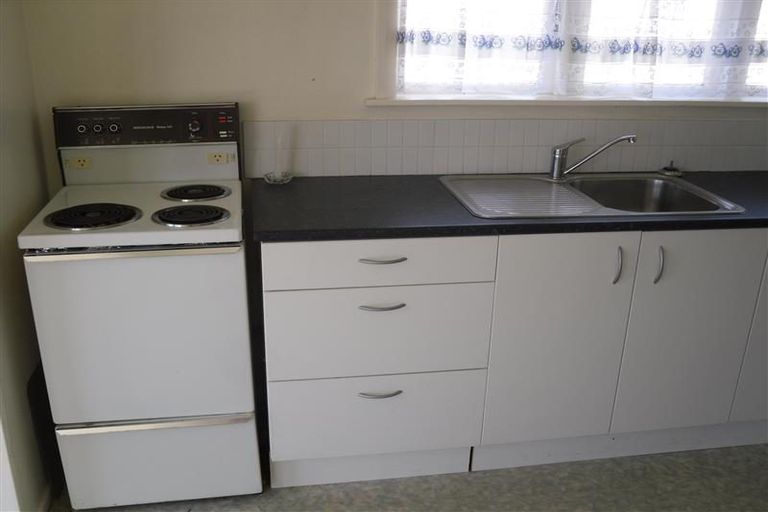 Photo of property in 33 Main Road, Wainuiomata, Lower Hutt, 5014