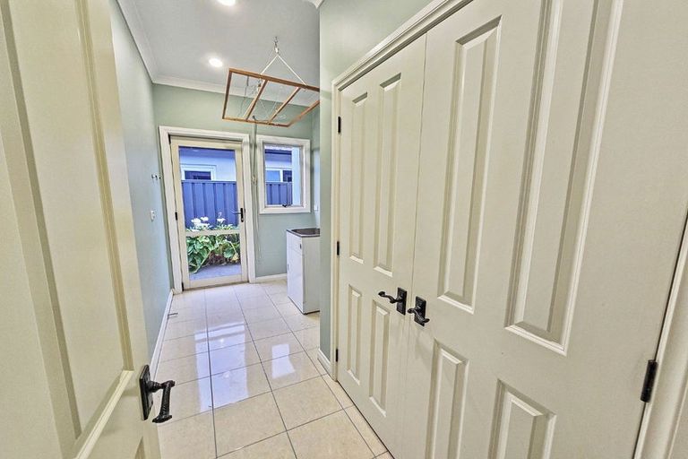 Photo of property in 16 Palliser Place, Poraiti, Napier, 4112