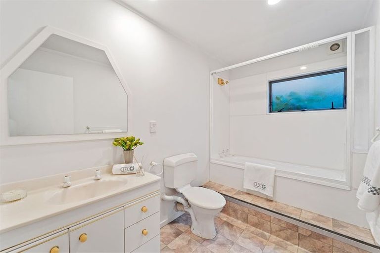 Photo of property in 6 Elsfield Place, Torbay, Auckland, 0630