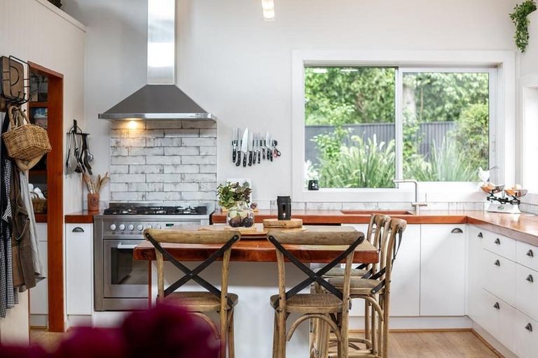 Photo of property in 19 Fleetwood Grove, Waikanae, 5036