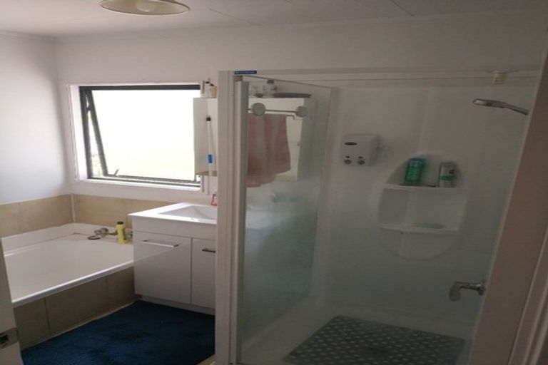 Photo of property in 41 Holmes Drive South, Massey, Auckland, 0614