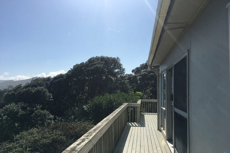 Photo of property in 25 Domain Crescent, Muriwai, Waimauku, 0881