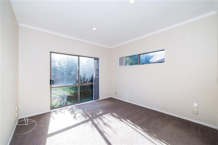 Photo of property in 16f Lincoln Road, Henderson, Auckland, 0610