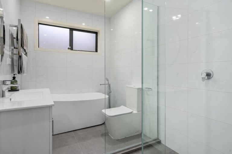 Photo of property in 61a Riverstone Drive, Riverstone Terraces, Upper Hutt, 5018