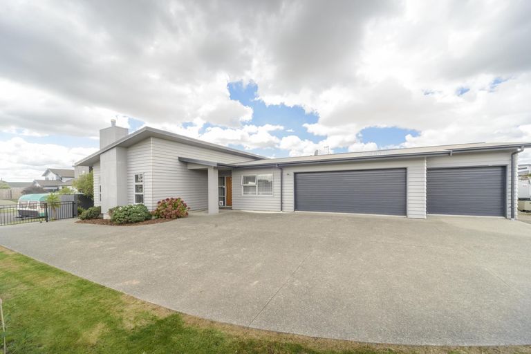 Photo of property in 20 Rosalie Terrace, Kelvin Grove, Palmerston North, 4414