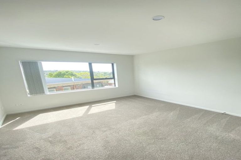 Photo of property in 2c Robin Lane, Browns Bay, Auckland, 0630