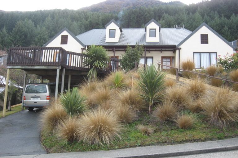 Photo of property in 36 Greenstone Place, Fernhill, Queenstown, 9300