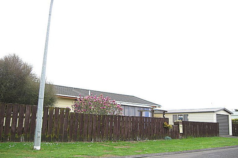 Photo of property in 19 Tauranga Place, Waitara, 4320