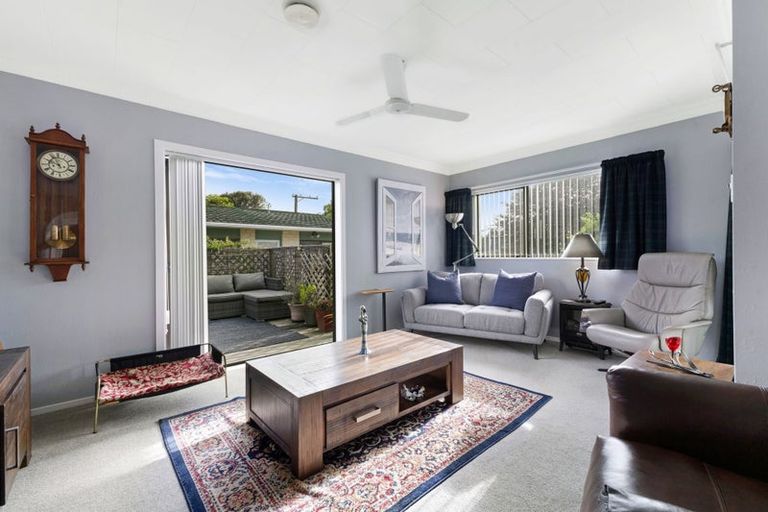 Photo of property in 2/14 Burns Street, Westown, New Plymouth, 4310