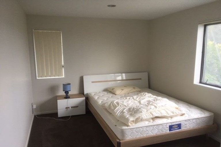 Photo of property in 235b Great North Road, Henderson, Auckland, 0612