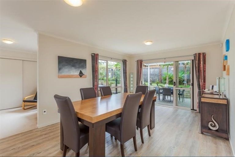 Photo of property in 12 Elkstone Place, Henderson, Auckland, 0612