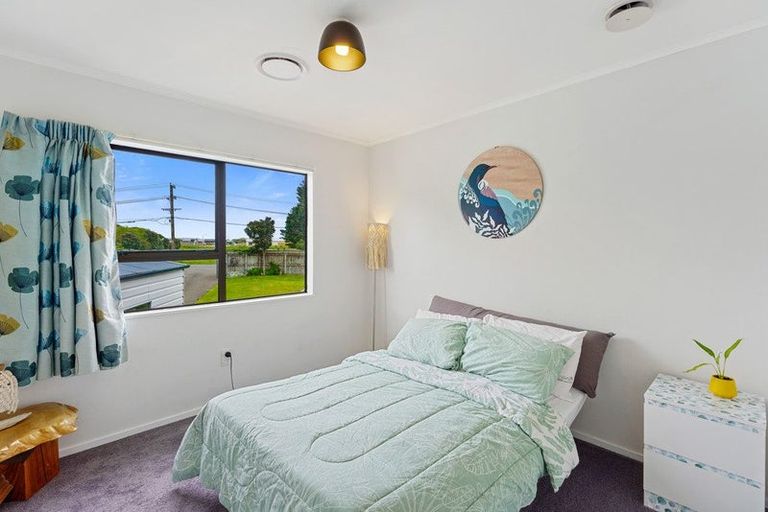 Photo of property in 2 Makora Road, Otaihanga, Paraparaumu, 5036