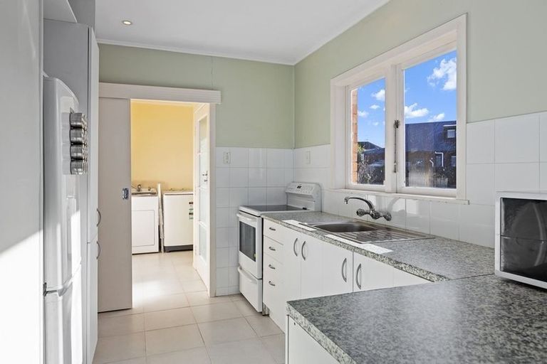 Photo of property in 6 Diana Drive, Glenfield, Auckland, 0627