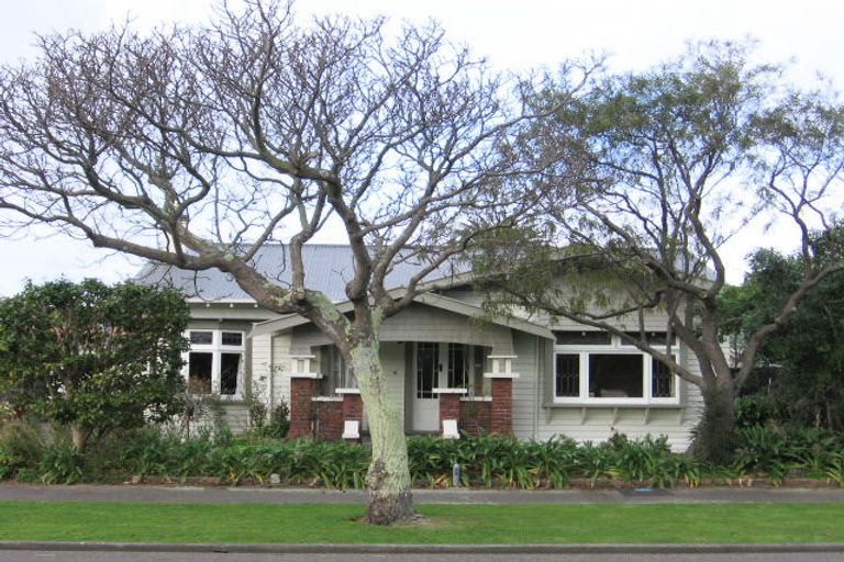 Photo of property in 16 Argyle Avenue, Takaro, Palmerston North, 4410