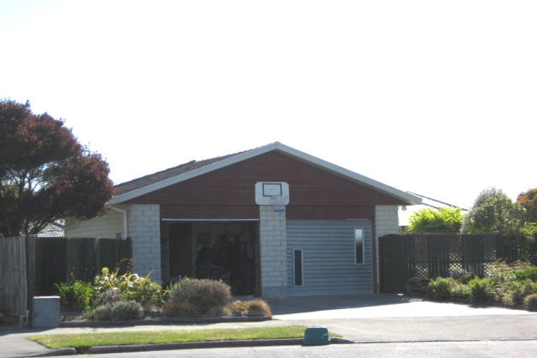 Photo of property in 10 Lydbury Place, Parklands, Christchurch, 8083